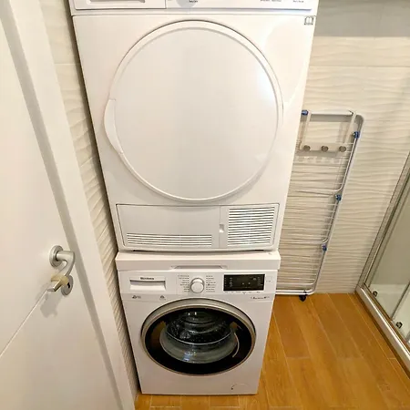 Stylish & Quiet 2bed 2bath Between Valletta & Sliema *
