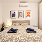 Stylish & Quiet 2bed 2bath Between Valletta & Sliema *