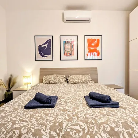 Stylish & Quiet 2bed 2bath Between Valletta & Sliema *
