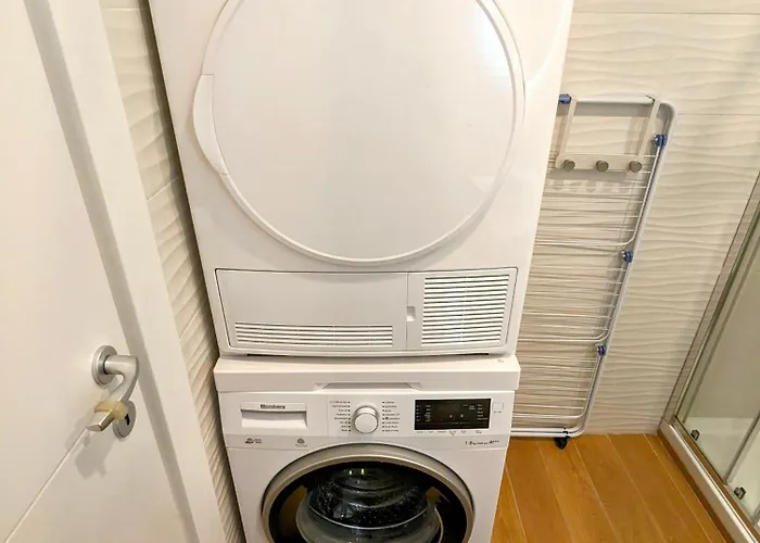 Stylish & Quiet 2bed 2bath Between Valletta & Sliema *