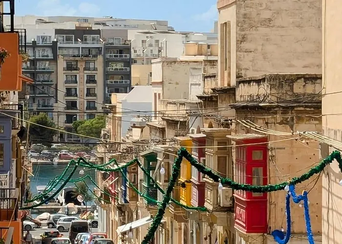 Stylish & Quiet 2bed 2bath Between Valletta & Sliema